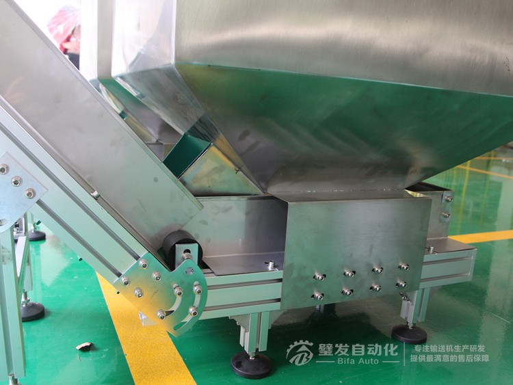 低端平臺精研電機(jī)不銹鋼擋邊料斗爬坡輸送機(jī)